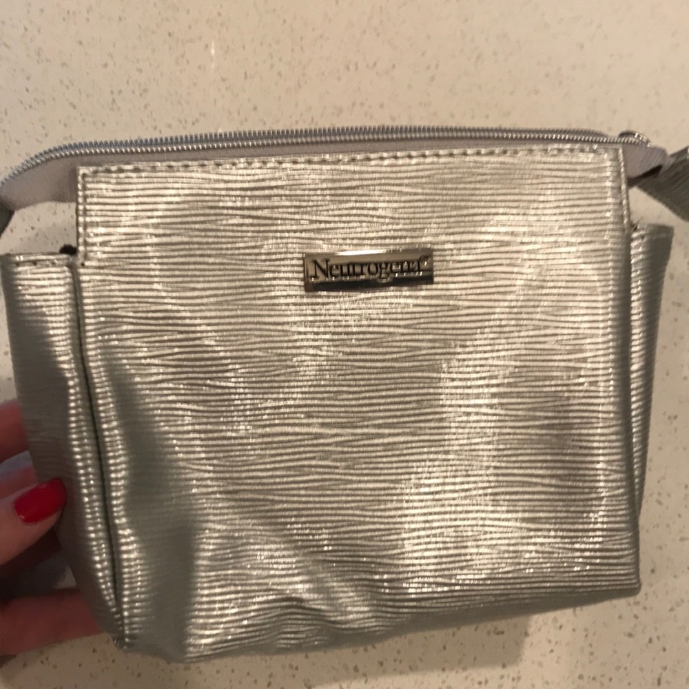 New without tags make up bag